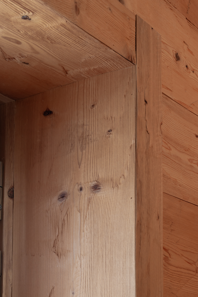pareti e porte in legno di Larice