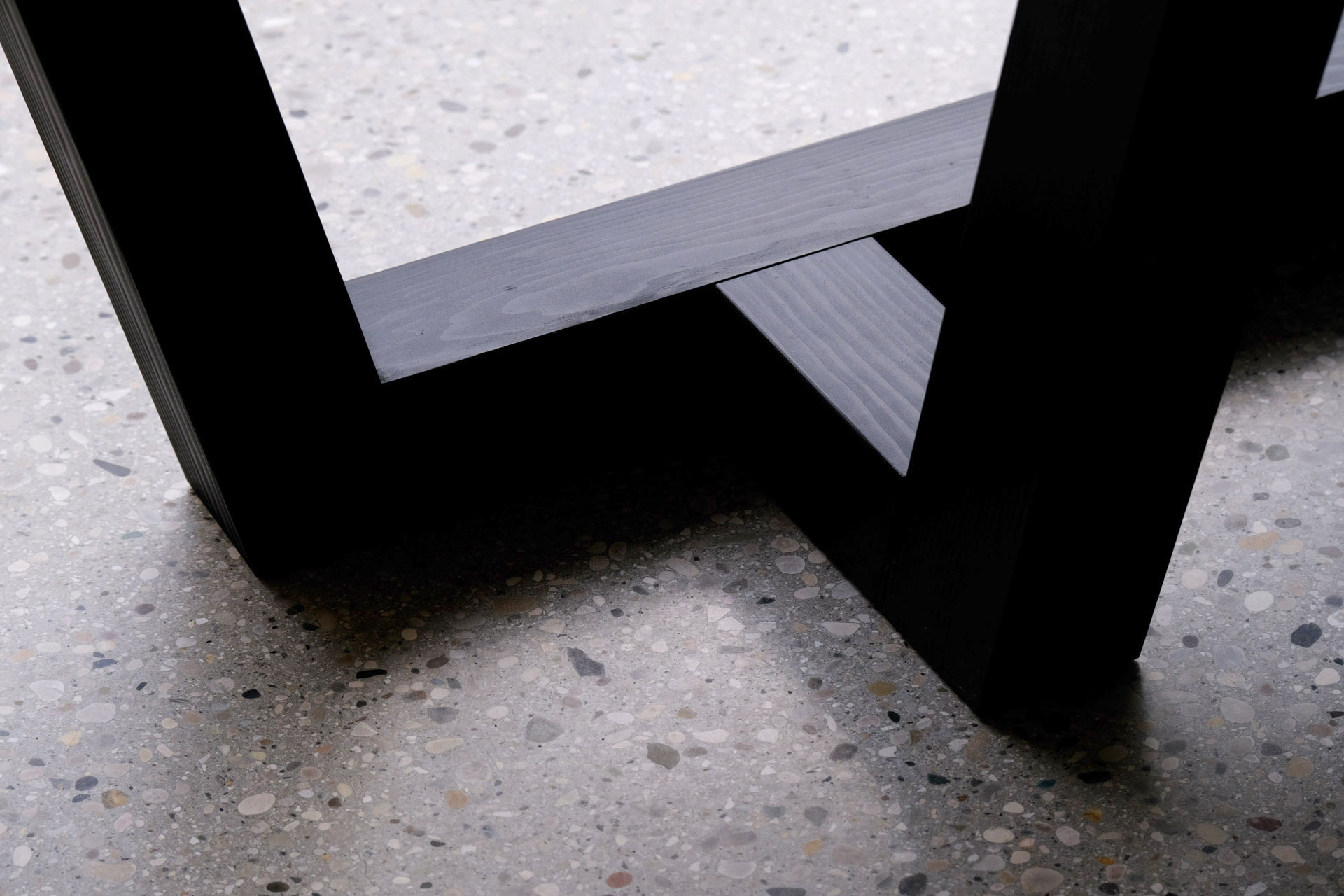 Tavolo in legno di larice nero