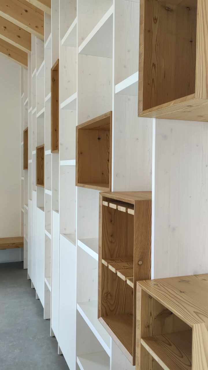 Libreria inlungoinlargo in legno